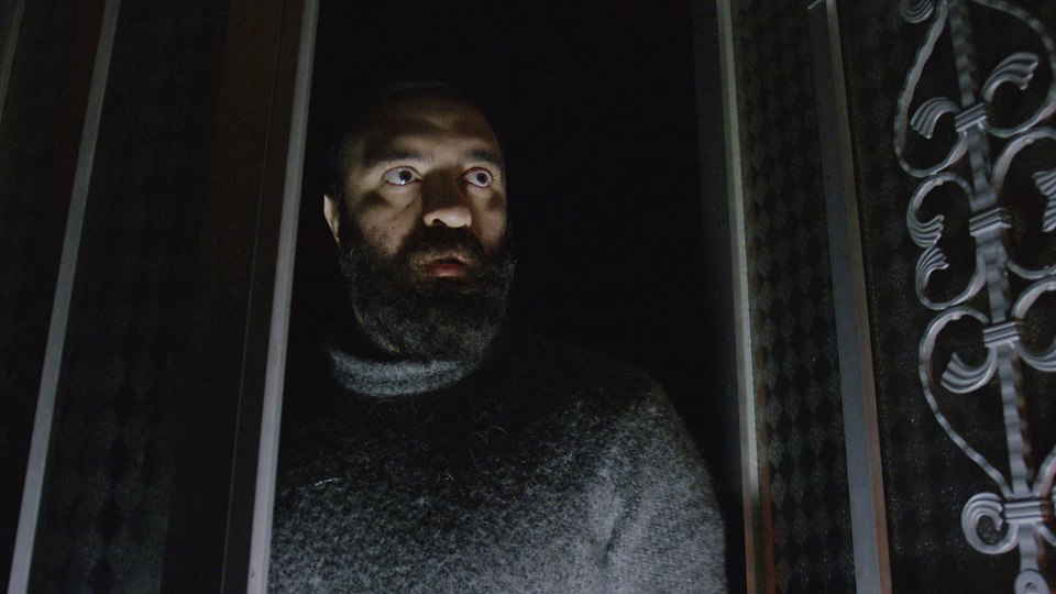Μην Ανοίγεις την Πόρτα